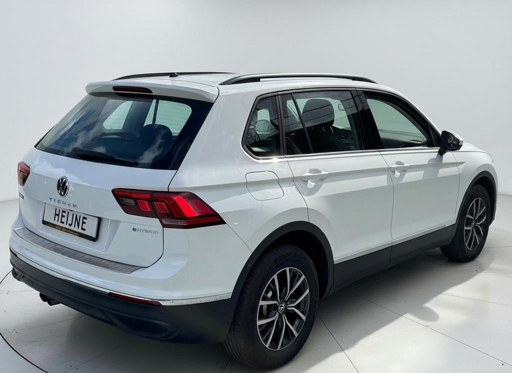 Volkswagen Tiguan E-Hybrid 245PK DSG LIFE TREKHAAK/VIRTUAL/S, Gebruikt, Zwart, 4 cilinders, Wit