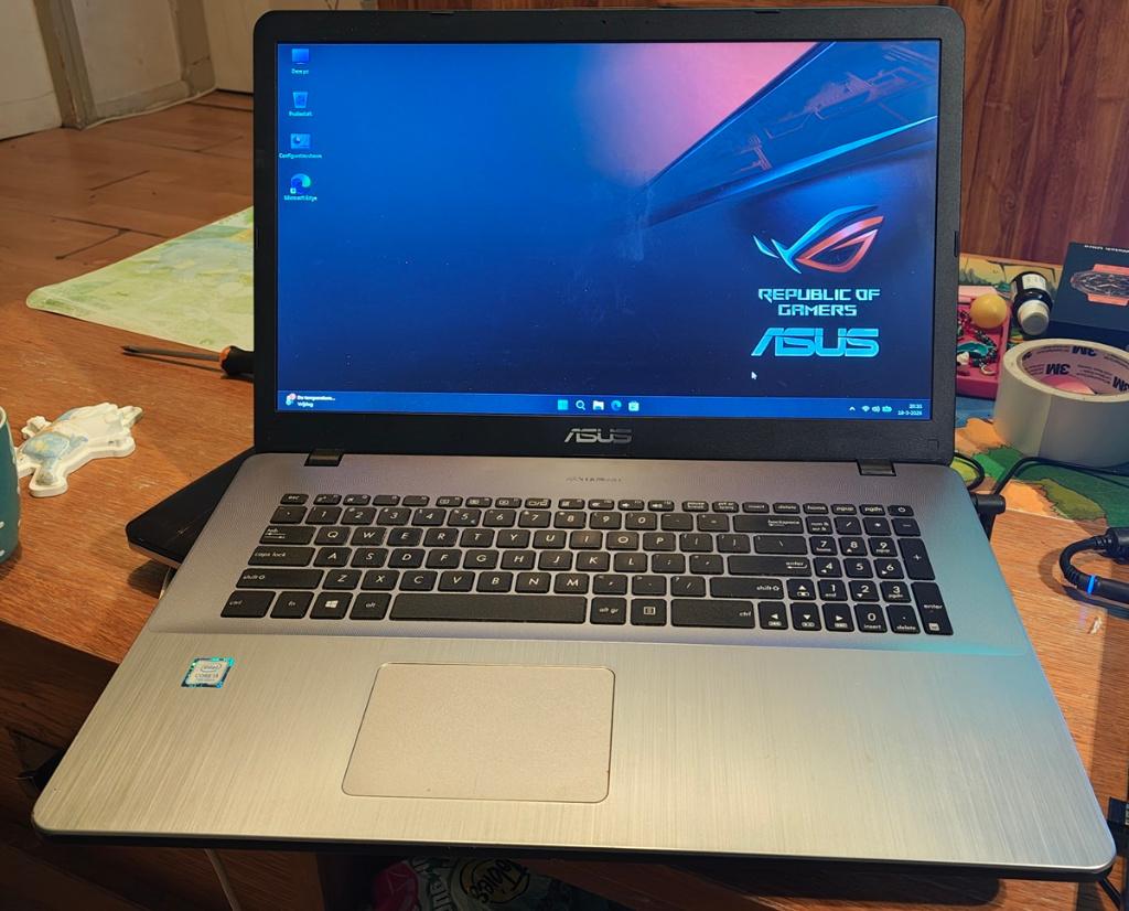 Asus vivobook 17, Windows 11, Office en antivirus, Computers en Software, Windows Laptops, Zo goed als nieuw, 17 inch of meer