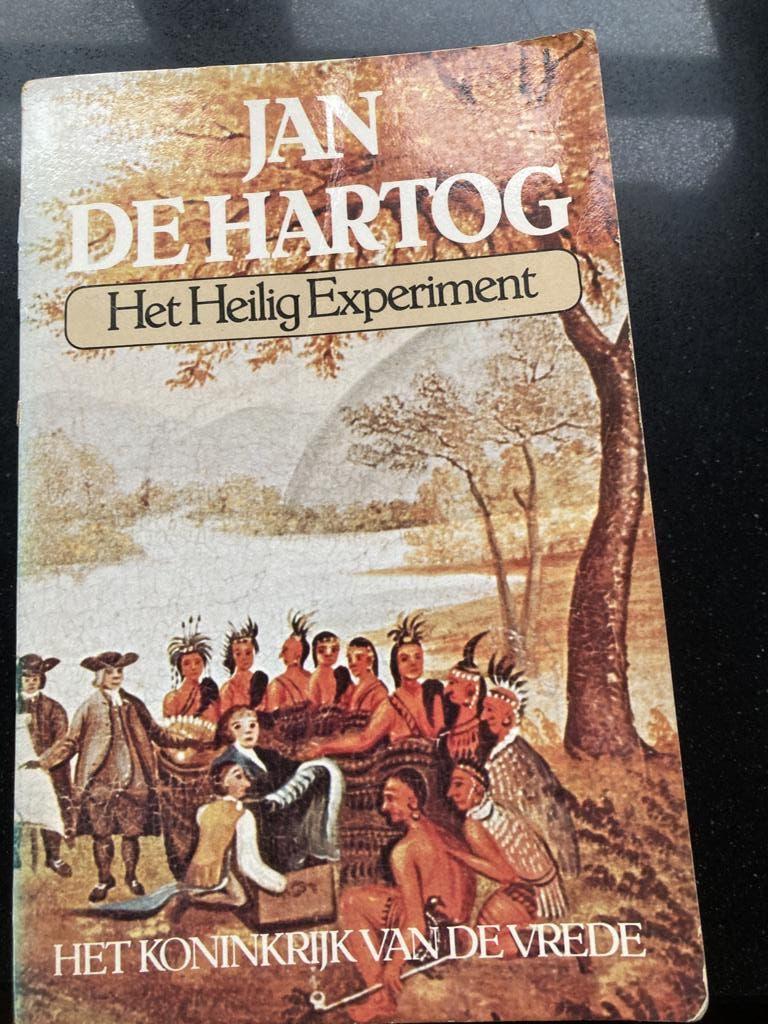 Jan den Hartog Het heilig experiment, Boeken, Ophalen of Verzenden, Gelezen, Jan den Hartog, Nederland