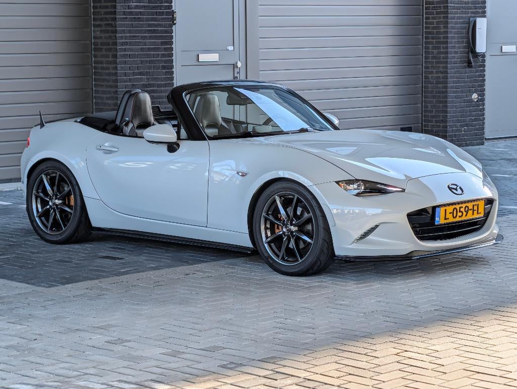 Mazda MX-5 2.0 GT-M Recaro Alcantra, 1998 cc, 40 €/maand, Zwart, 4 cilinders