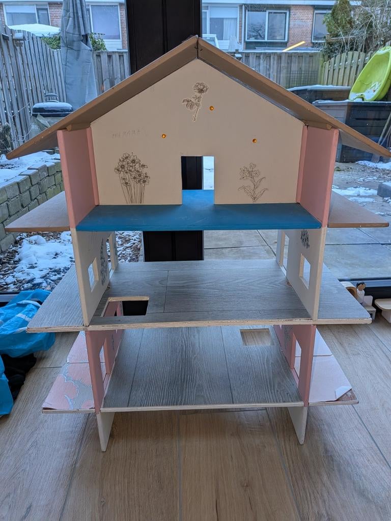Leuk houten poppenhuis, Ophalen, Poppenhuis