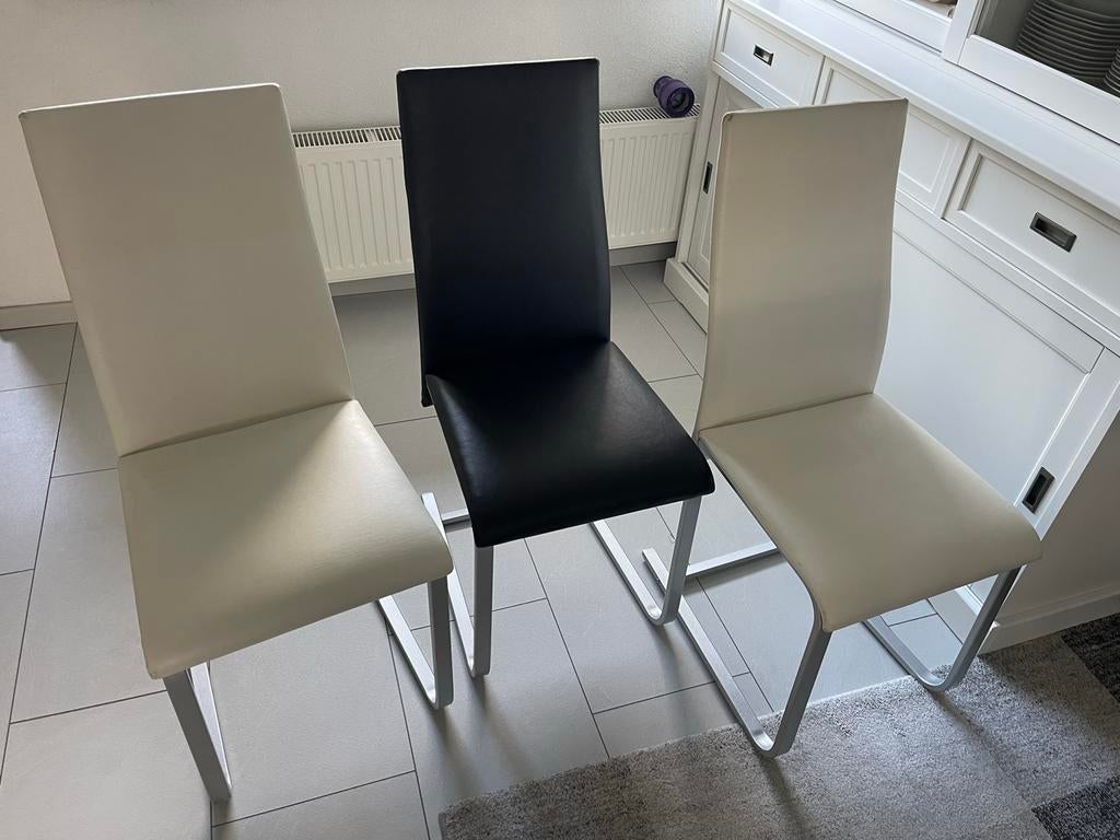 Moderne eettafel met 6 stoelen - Wit en zwart, Huis en Inrichting, Tafels | Eettafels, Kunststof, Gebruikt, 200 cm of meer, Vijf personen of meer