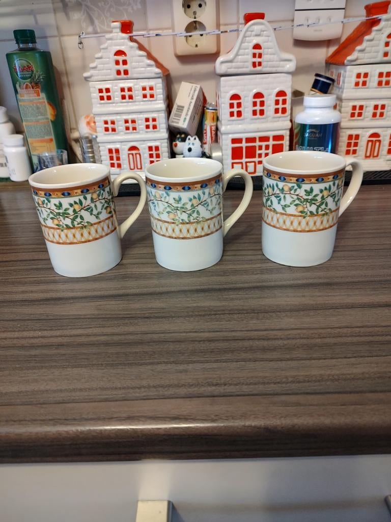 Johnson Bros Lemon Tree hoge mokken, Ophalen of Verzenden, Zo goed als nieuw, Overige stijlen, Kop(pen) en/of Schotel(s)