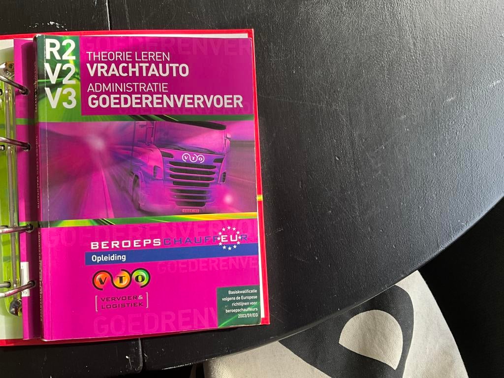 Vrachtwagen rijbewijs C, Boeken, Studieboeken en Cursussen, Ophalen, Zo goed als nieuw