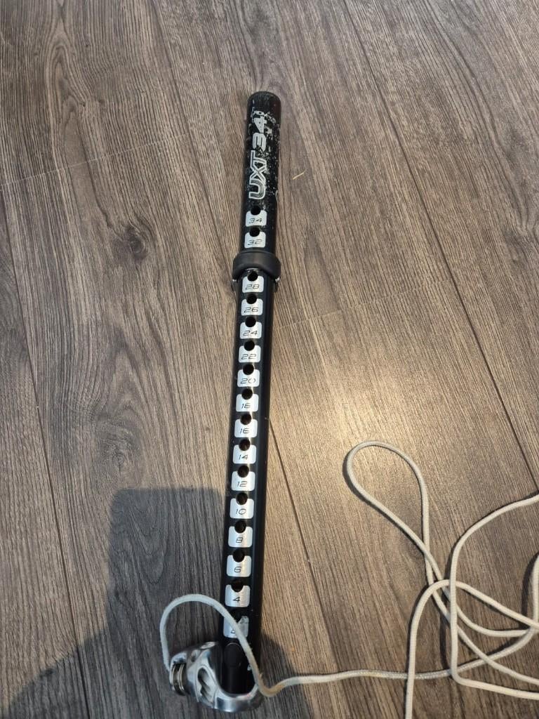 Neilpryde UXT 34 RDM, Watersport en Boten, Windsurfen, Ophalen of Verzenden, Gebruikt, Mast, Minder dan 5 m²