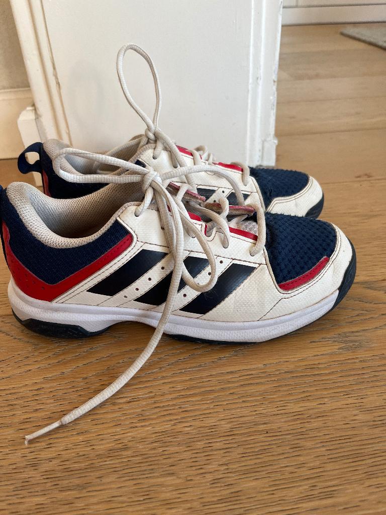 Adidas Tennisschoenen maat 36, Sport en Fitness, Tennis, Adidas, Gebruikt, L00, Schoenen