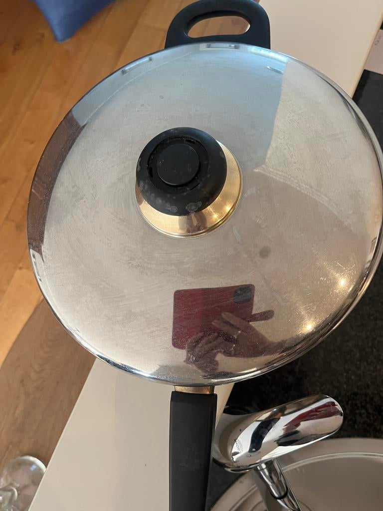 Hapjes pan net deksel. Voor gas., Ophalen of Verzenden, Zo goed als nieuw, Rvs, Koekenpan of Braadpan