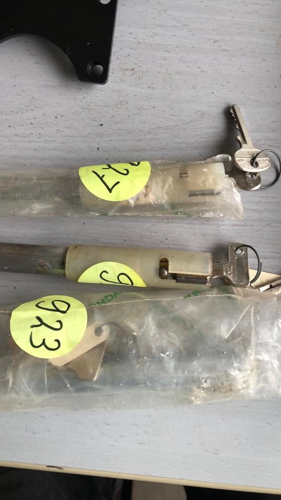 ZUNDAPP PENSLOT SMAL EN BREED  ORIGINEEL NOS VOOR 517-529, Fietsen en Brommers, Brommeronderdelen | Zundapp, Ophalen of Verzenden