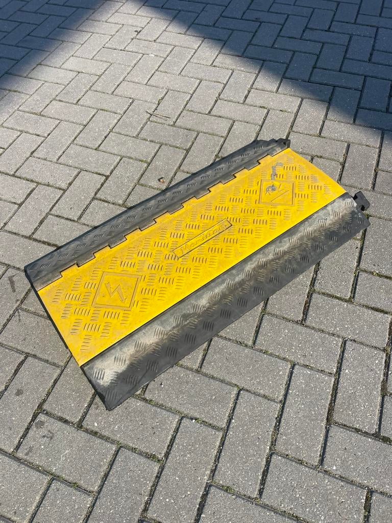 Kabelgoot 5 kanaals kabelbrug yellow jacket, Doe-het-zelf en Verbouw, Ophalen of Verzenden, Zo goed als nieuw