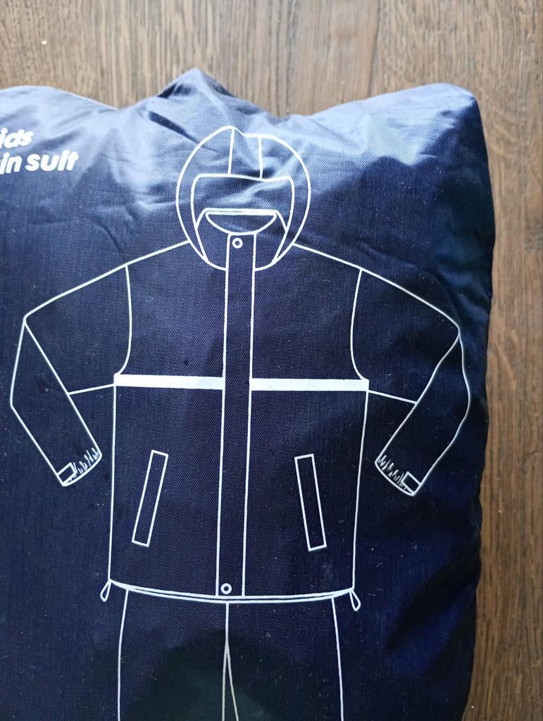 Hema regenjas donkerblauw maat 134-140, Kinderen en Baby's, Ophalen of Verzenden, Zo goed als nieuw, Jongen of Meisje, Jas