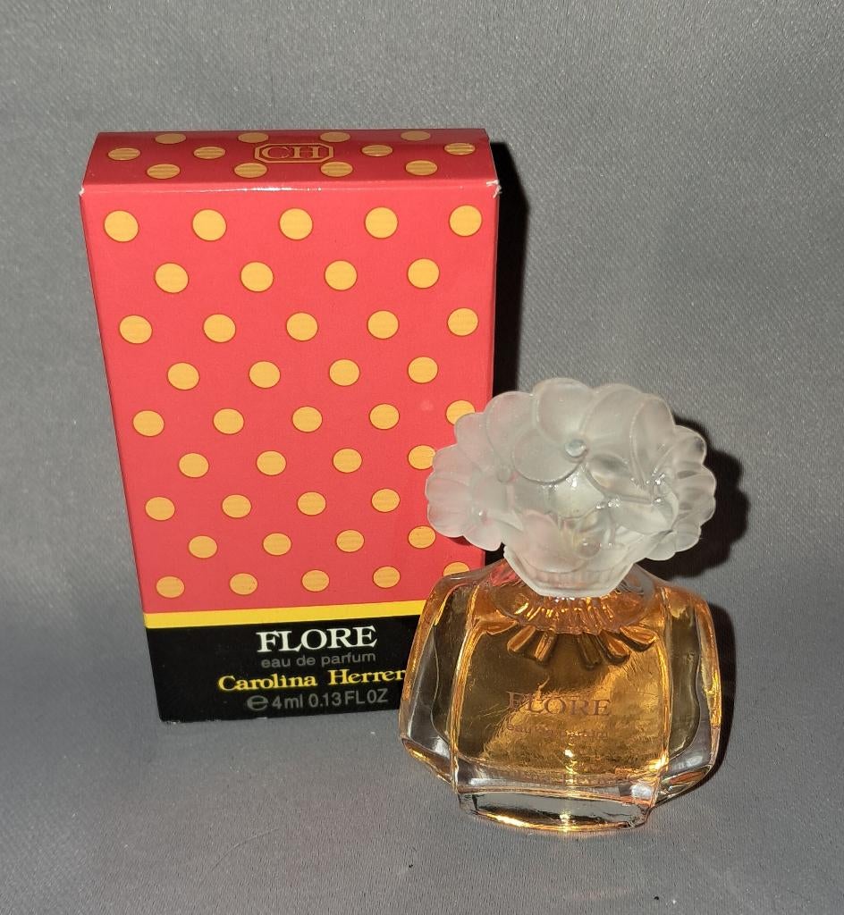 Parfum miniatuur  Carolina herrera flore + doosje, Verzamelen, Parfumverzamelingen, Zo goed als nieuw, Miniatuur, Gevuld, Ophalen of Verzenden