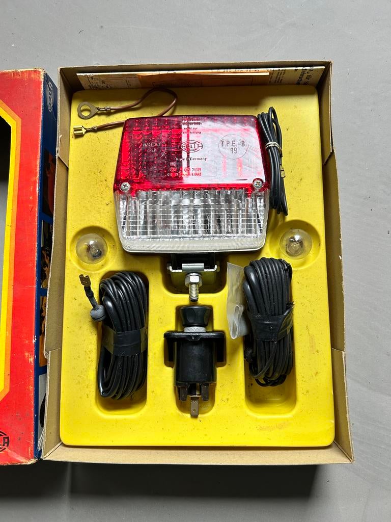 Hella achterlicht Rood Wit met schakelaar, Ophalen of Verzenden, Nieuw, Universele onderdelen