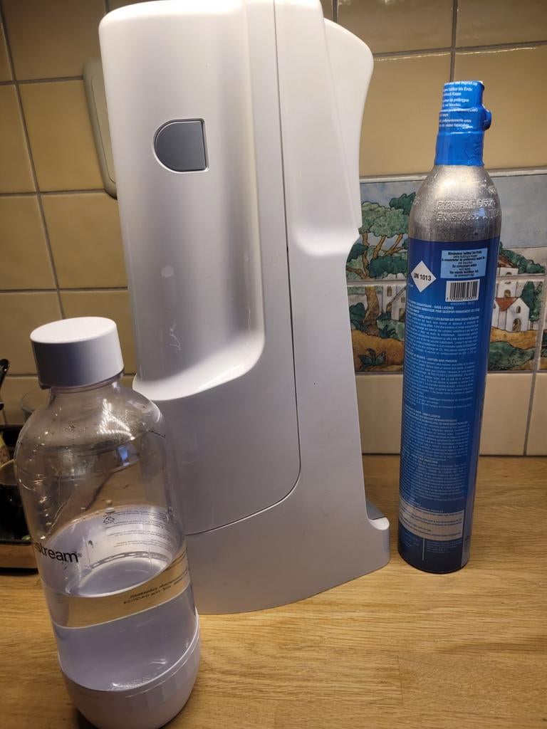 Sodastream met volle ongeopende cilinder en fles, Ophalen