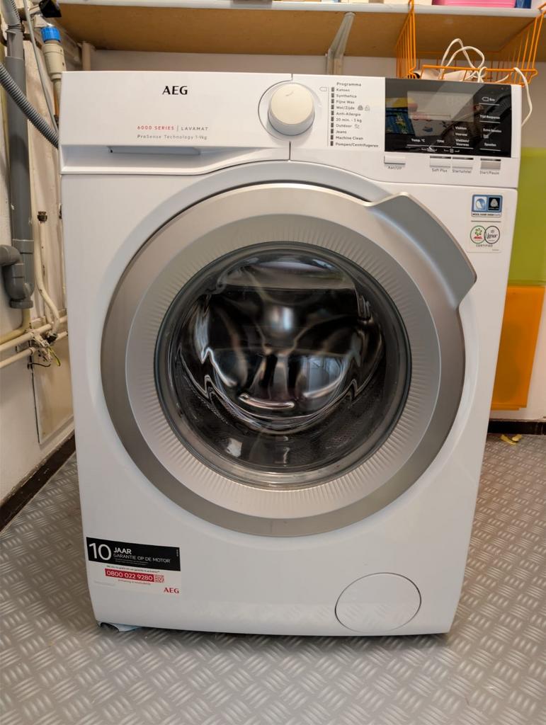 AEG Lavamat 6000 series, 1-9kg, Ophalen, Zo goed als nieuw, Voorlader, 85 tot 90 cm