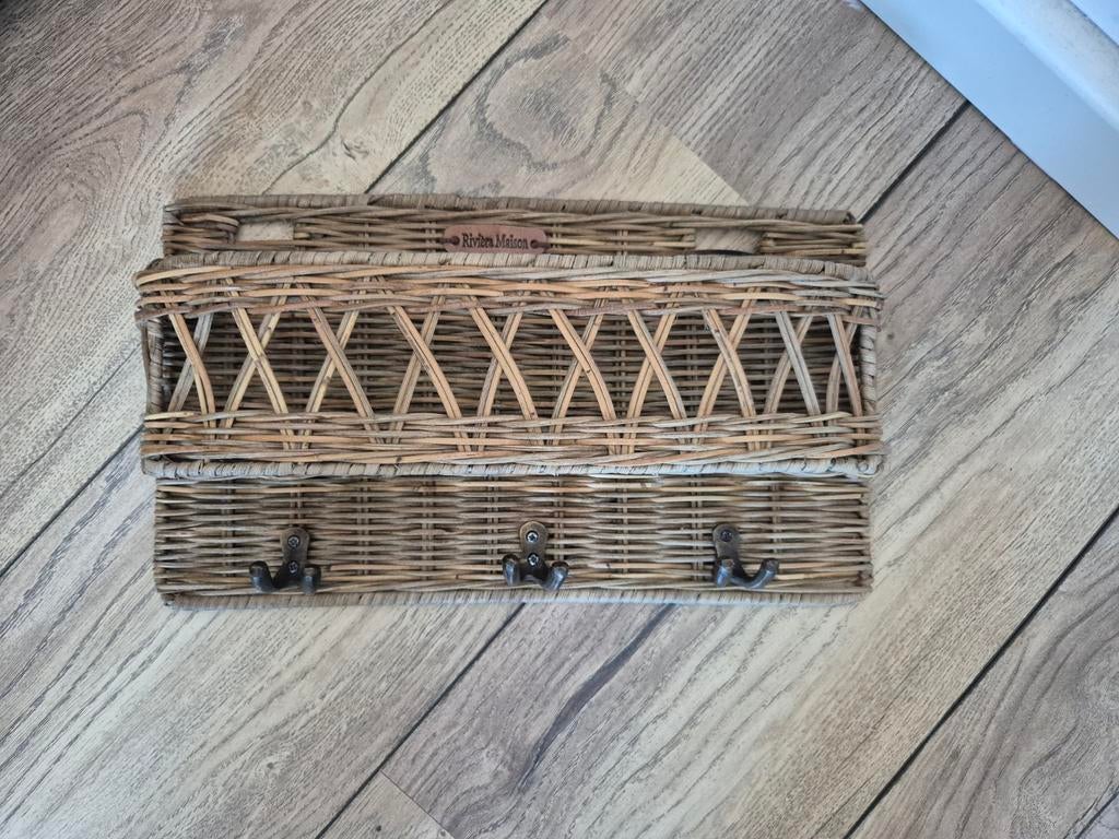 Riviera Maison rotan sleutelkastje met 3 haken, Huis en Inrichting, Woonaccessoires | Kapstokken, Wandkapstok, Overige materialen