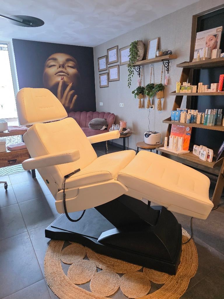 Behandelstoel schoonheidsspecialiste, Ophalen, Zo goed als nieuw