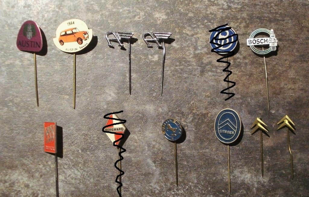 59x speldjes / pins automerken, Verzamelen, Speldjes, Pins en Buttons, Ophalen of Verzenden, Zo goed als nieuw, Transport, Speldje of Pin