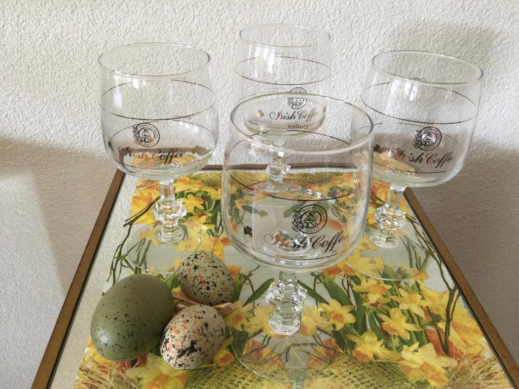 Vier nieuwe Douwe Egberts Irish Coffee glazen., Verzamelen, Ophalen of Verzenden, Nieuw, Overige typen