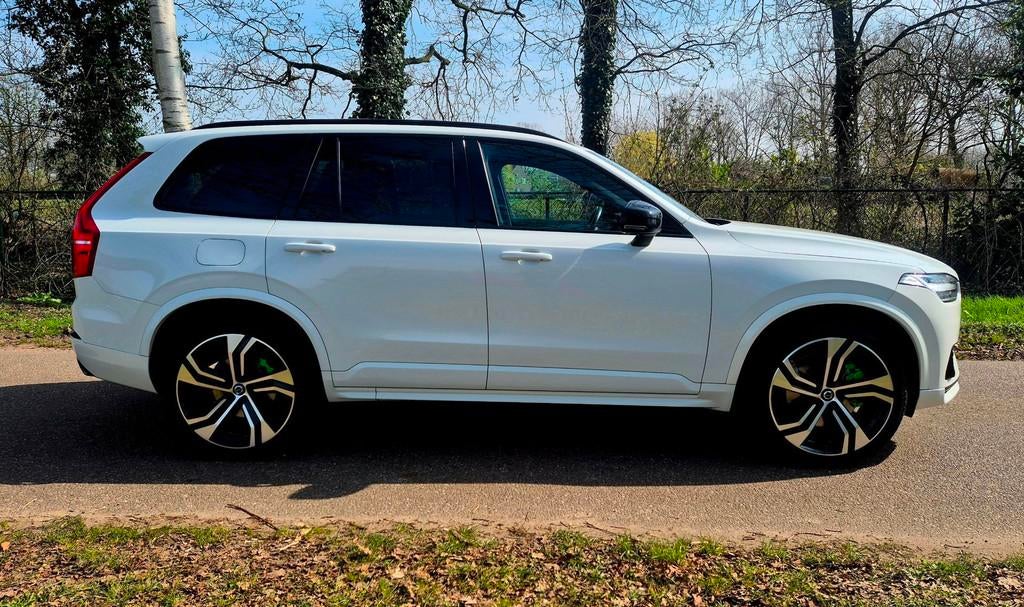 Volvo XC90 2.0 T8 Recharge AWD R-Design . 22 inch . Camera, Auto's, Volvo, 4 cilinders, 1969 cc, 7 stoelen, Wit