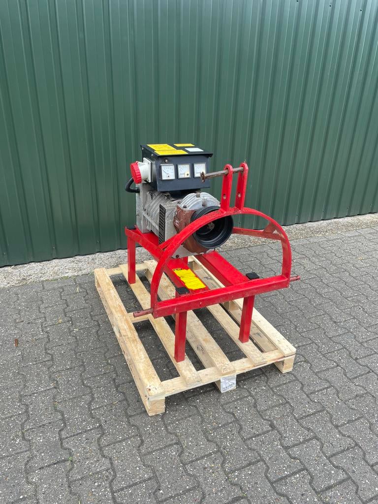 Aftakas/trekker aggregaat 30 KVA, Ophalen, Geluidgedempt, Overige typen, Zo goed als nieuw