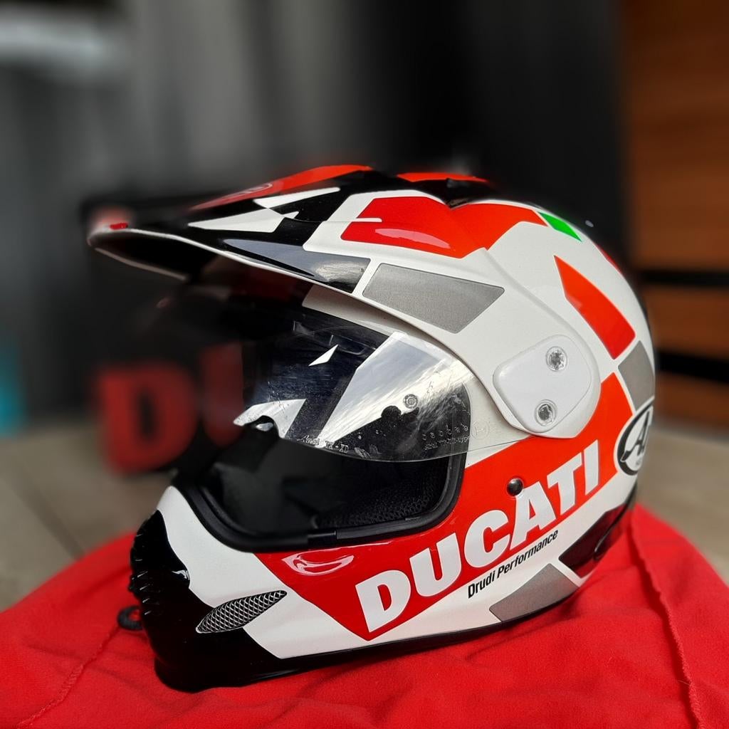 Te koop Arai Ducati helm in nieuwstaat maat XL 62, Motoren, Ophalen, Arai, XL, Integraalhelm