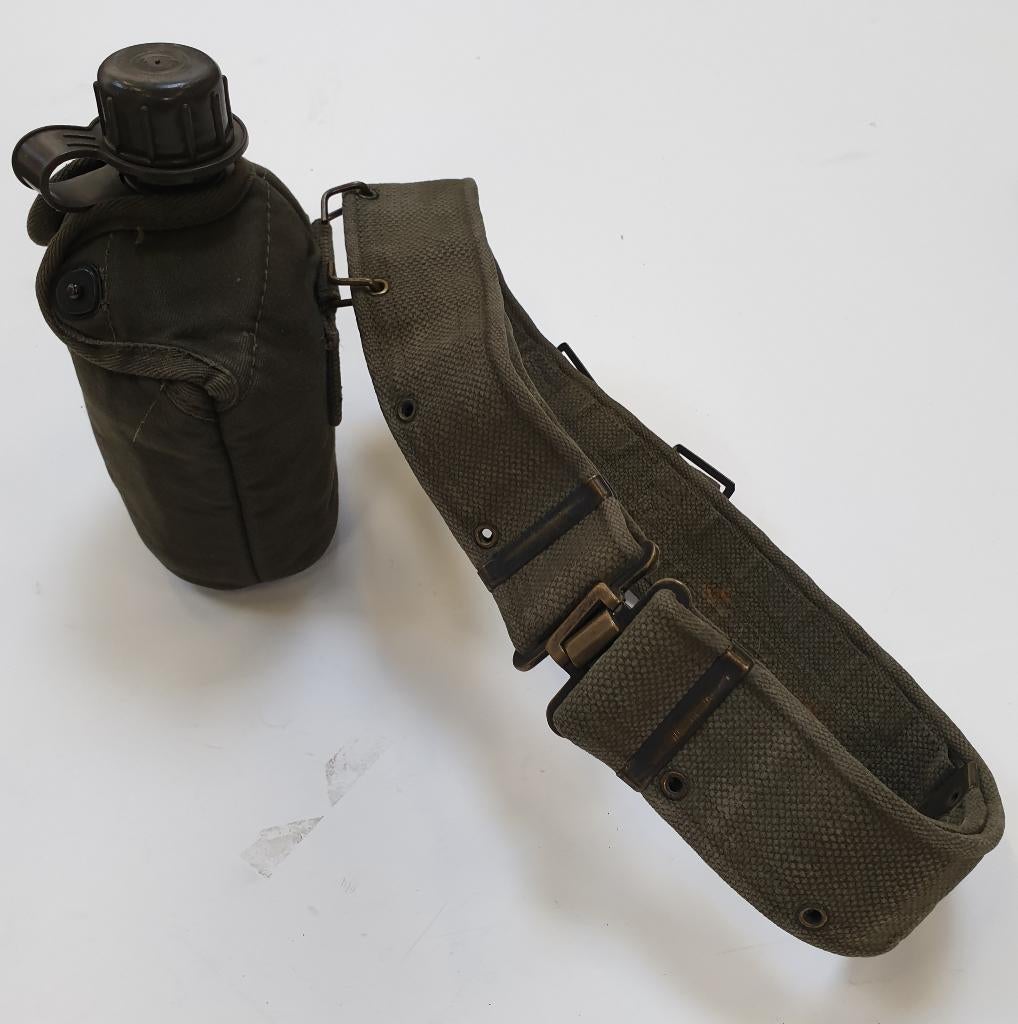 Veldfles en koppel canvas KL, Verzamelen, Militaria | Algemeen, Ophalen of Verzenden, Landmacht, Nederland, Overige typen