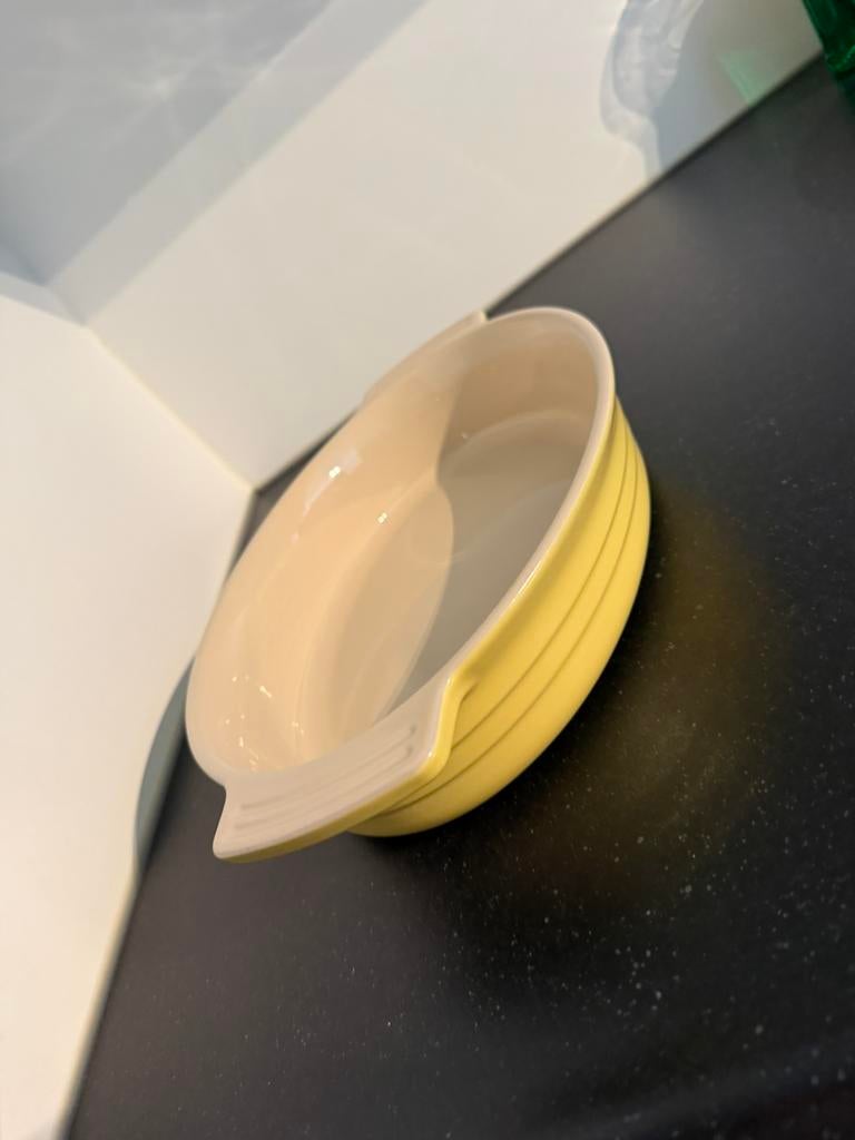 Le creuset ovenschaal geel. 27cm, Ophalen, Zo goed als nieuw, Geel, Schaal