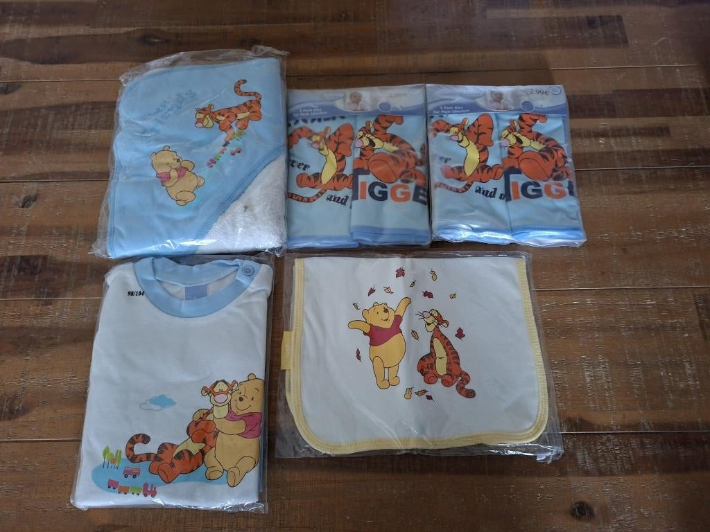 baby/ kinder pyjama, slabbetjes div kleding tijgertje pooh, Verzamelen, Disney, Ophalen of Verzenden, Winnie de Poeh of vrienden