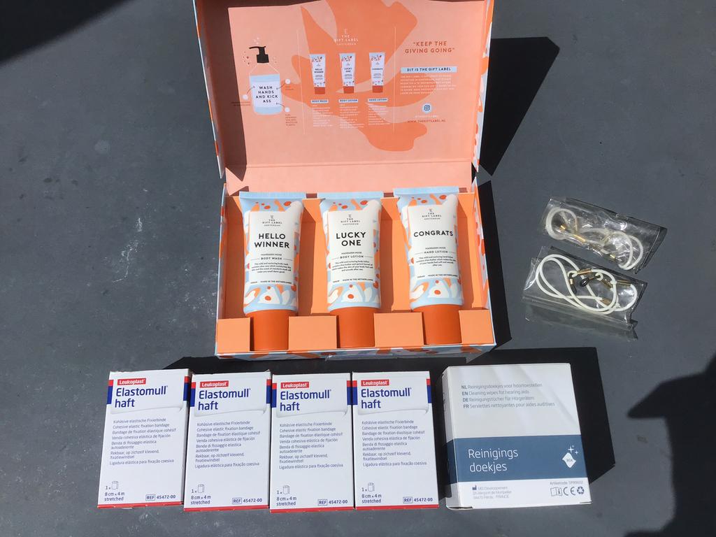 4x Leukoplast - Reinigingsdoekjes - brillen kettingen, Diversen, Verpleegmiddelen, Ophalen of Verzenden, Zo goed als nieuw