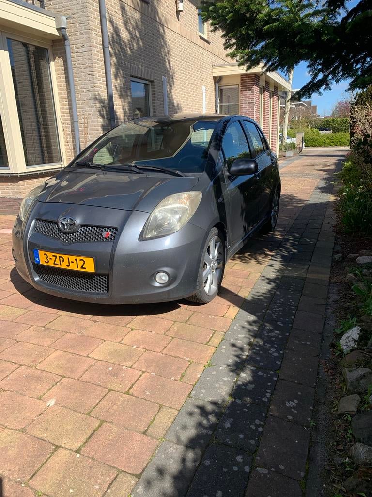 Toyota Yaris 1.8 16V Vvt-i 5DR TS 2007 Grijs, Auto's, Toyota, Voorwielaandrijving, 4 cilinders, 133 pk, 49 €/maand