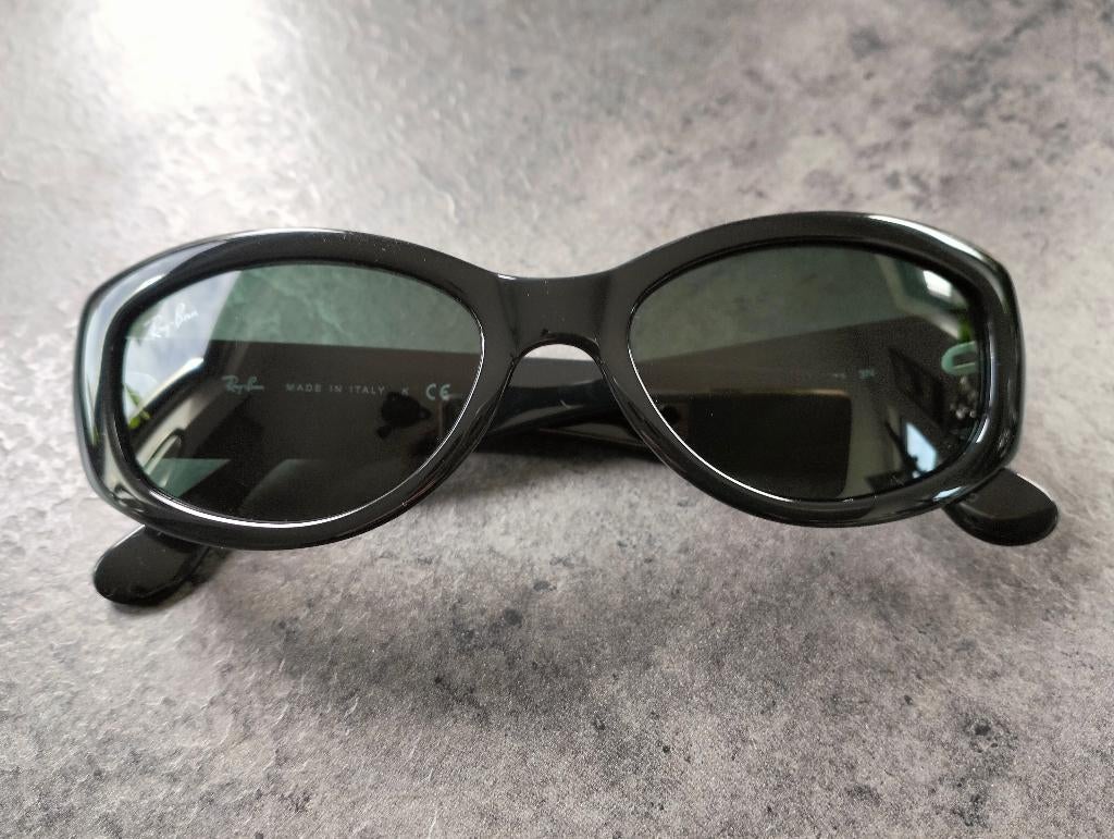 Ray Ban zonnebril, Sieraden, Tassen en Uiterlijk, Zonnebrillen en Brillen | Dames, Ophalen, Gebruikt, Zonnebril, Zwart
