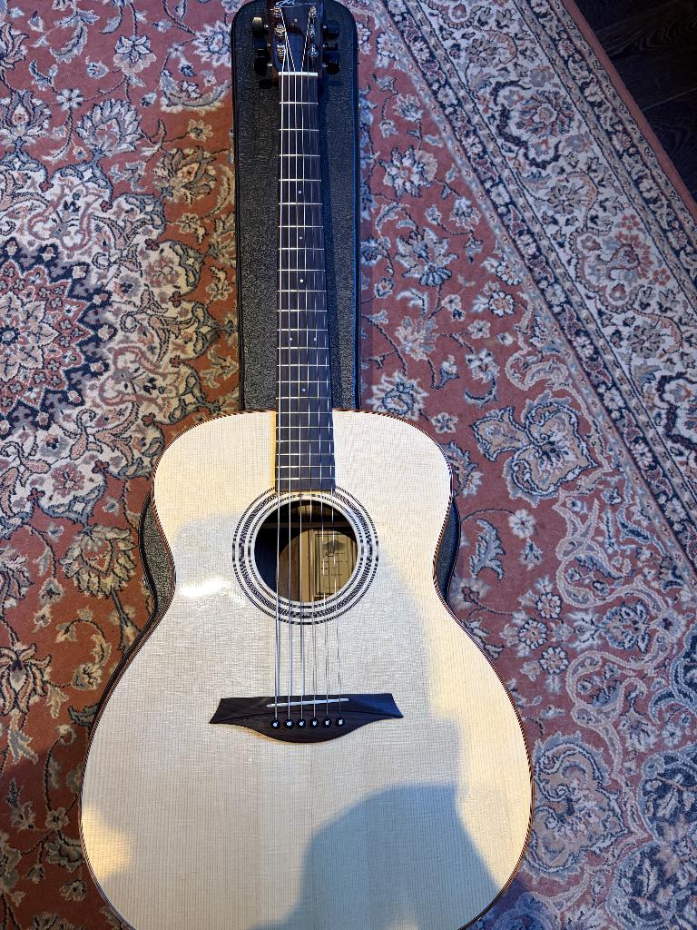 MAYSON BM5 ACOUSTIC BARITONE GUITAR, Ophalen, Zo goed als nieuw, Overige typen, Met koffer