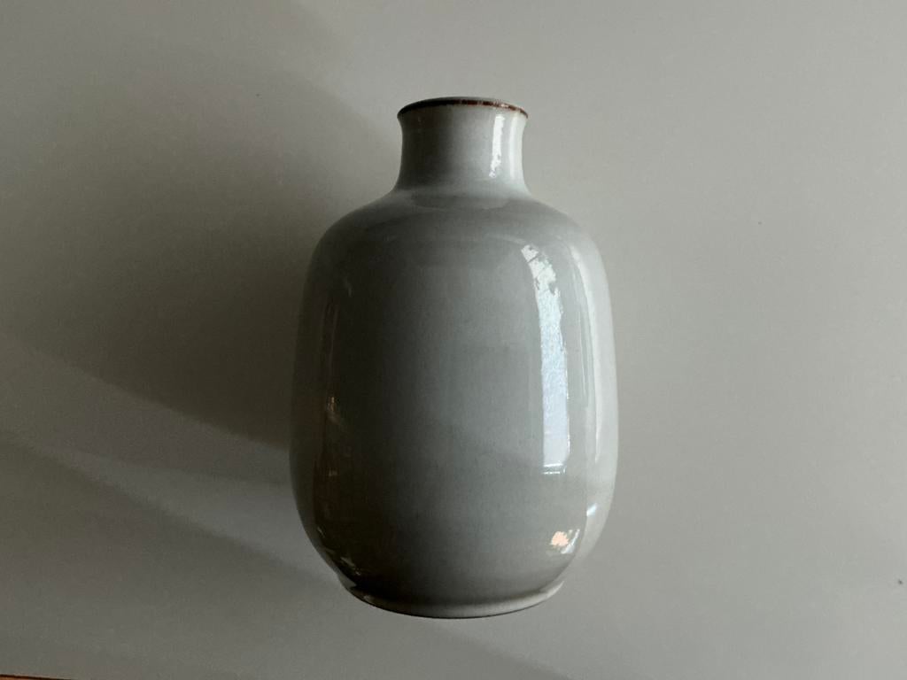 Fris, Edam: beige vaasje mod. 513 13,5 cm W.H. de Vries 1952, Ophalen of Verzenden