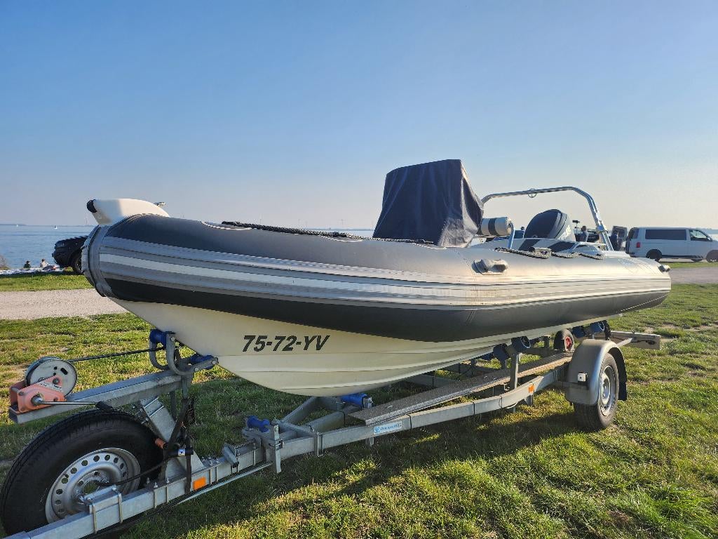 INFANTA 5.2 LRi  EVINRUDE ETEC 115 PK HO KANTELTRAILER 1300, Watersport en Boten, Zo goed als nieuw, Benzine, 200 pk of meer, Overige materialen