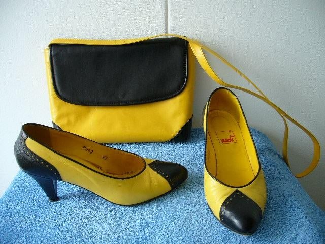 Mondi vintage pumps mt 37 + gratis bijpassende tas igs, Pumps, Overige kleuren, Ophalen of Verzenden, Zo goed als nieuw