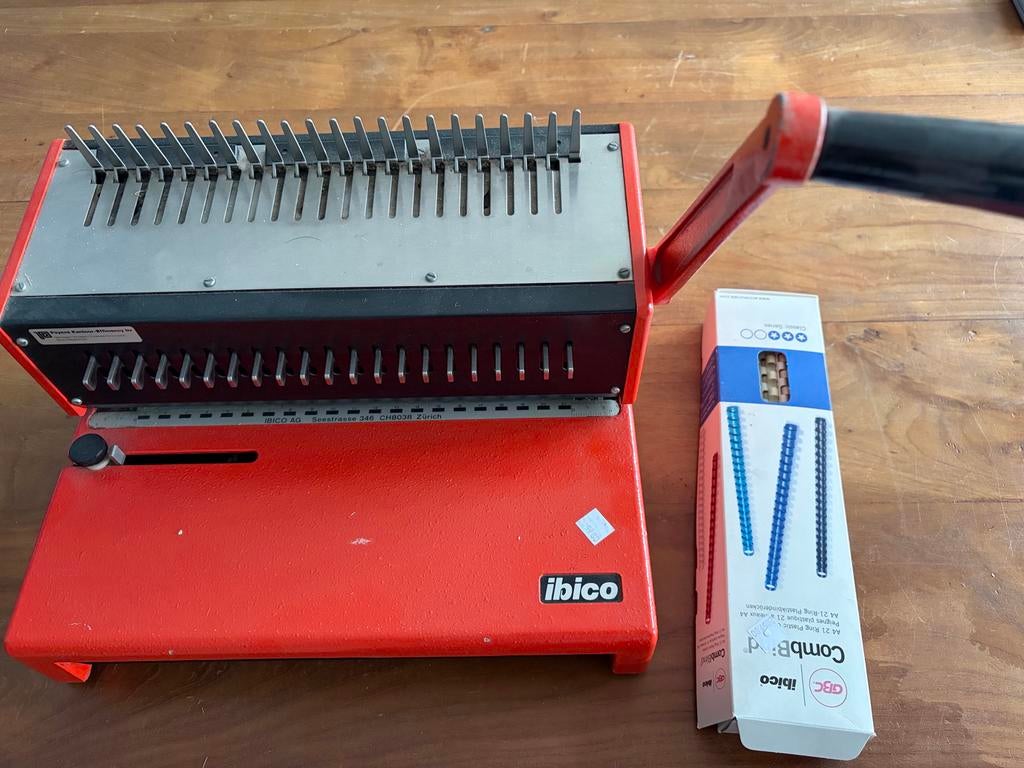 A4-PB Bindmachine met plastic ringen, Diversen, Ophalen, Gebruikt
