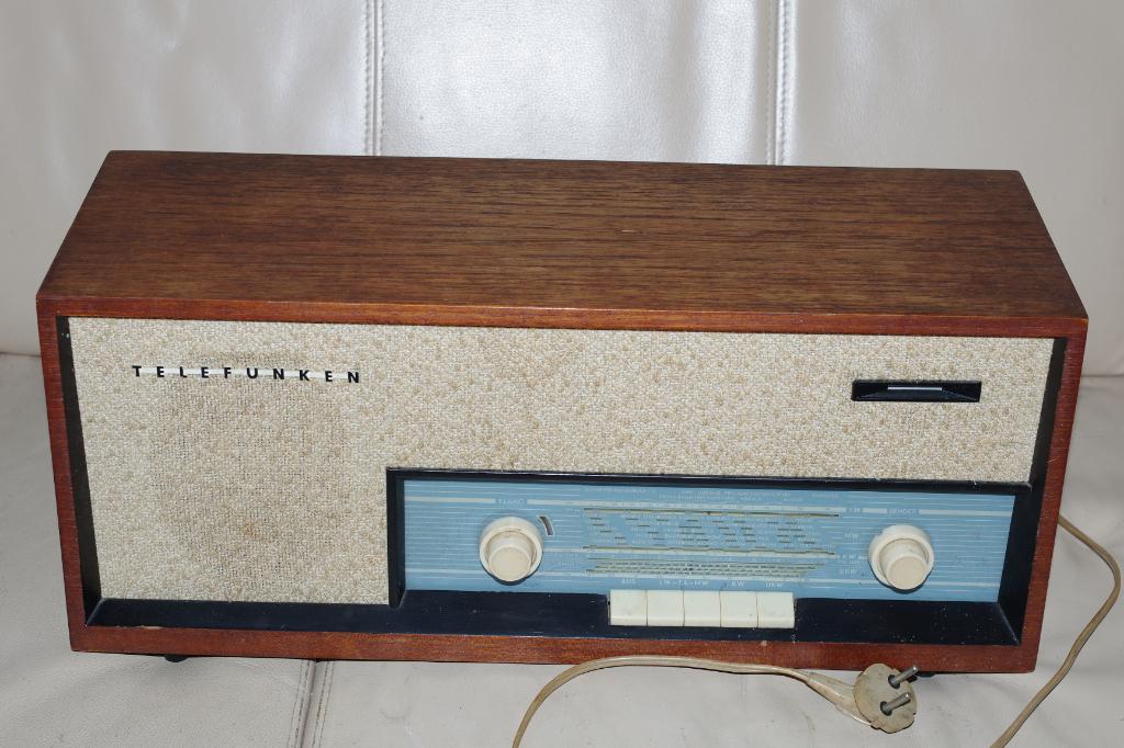 Telefunken Jubilate teak 1261 buizenradio Tafelradio, Audio, Tv en Foto, Radio's, Ophalen, Gebruikt, Radio