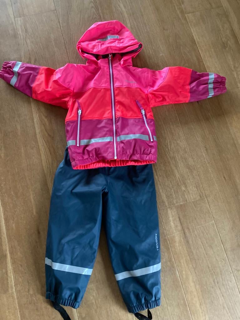 Tenson regenpak (als nieuw) maat 98-104, Kinderen en Baby's, Kinderkleding | Maat 98, Overige typen, Meisje, Tenson, Ophalen of Verzenden