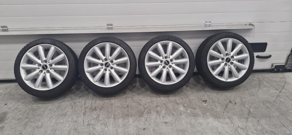 Winterbanden + velgen MINI Countryman 17 inch TPMS, Ophalen, Gebruikt, Banden en Velgen, 17 inch