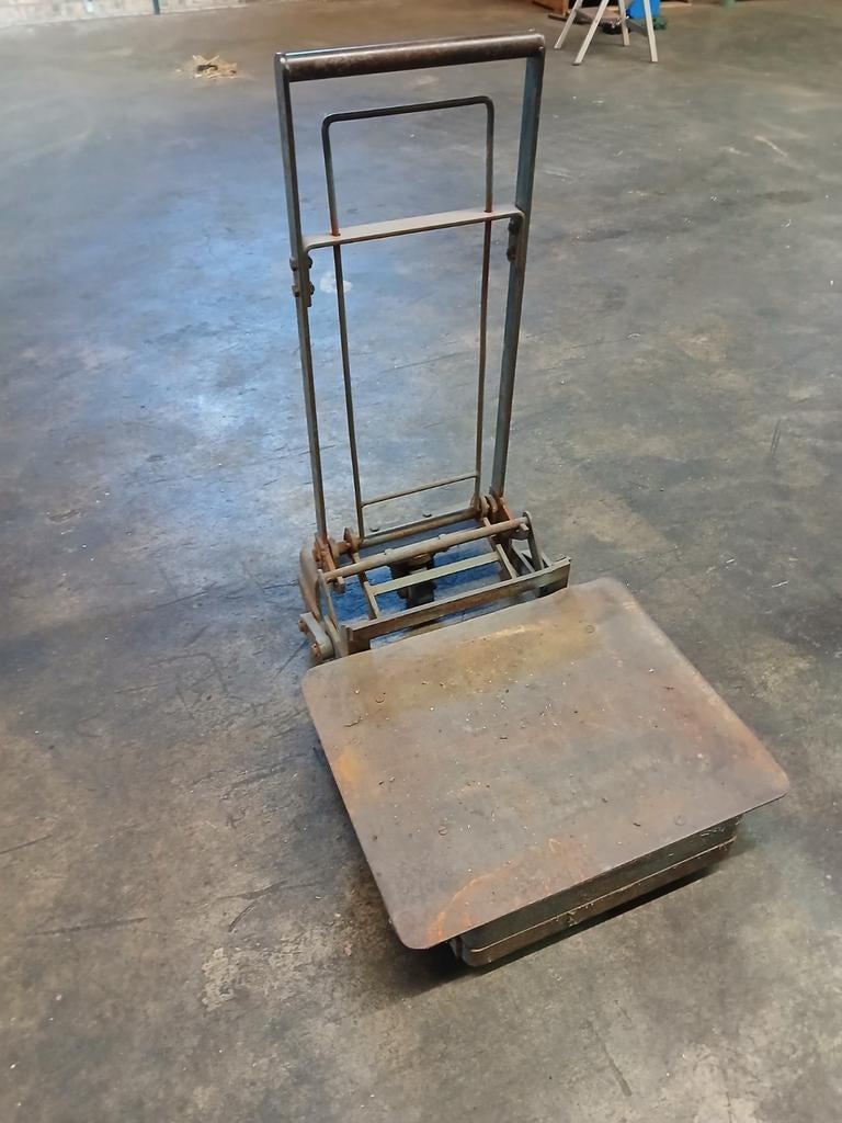 Oude Pompwagen, Ophalen