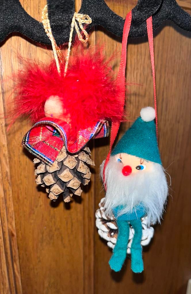 Vintage dennenappel figuren-set van 2, Diversen, Kerst, Ophalen of Verzenden, Gebruikt