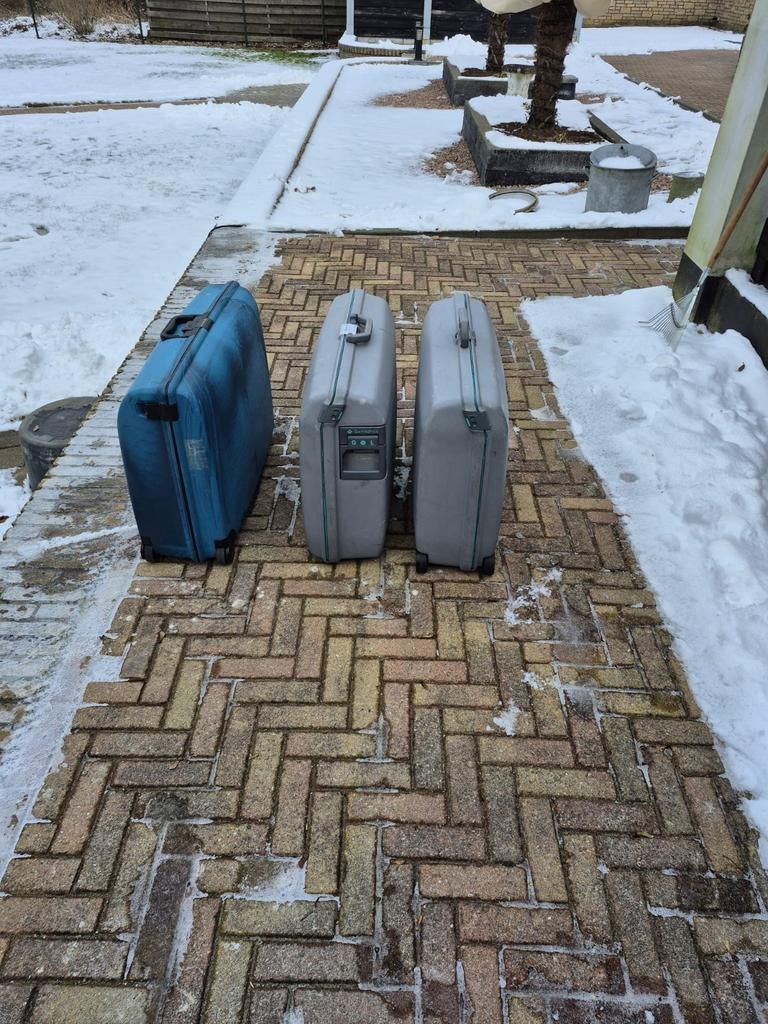 Harde reiskoffers, 2x Samsonite en 1 x Carlton, Ophalen, Gebruikt, Hard kunststof, 70 cm of meer