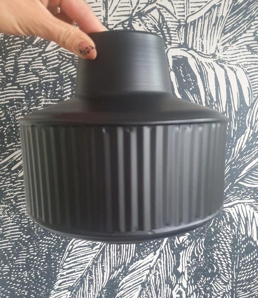 2 nieuwe mooie metalen vazen van kwantum, Overige materialen, Zwart, Nieuw, Ophalen of Verzenden