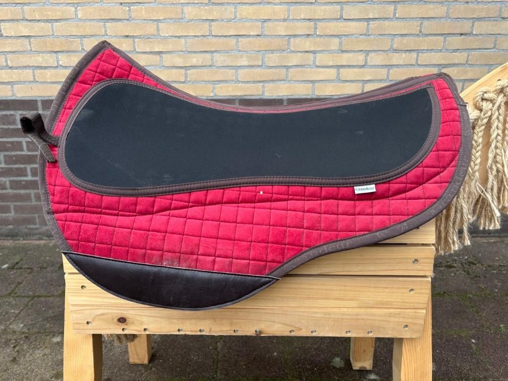 Grandeur Roundskirt pad met inlages rood, Ophalen of Verzenden, Gebruikt, Dekje