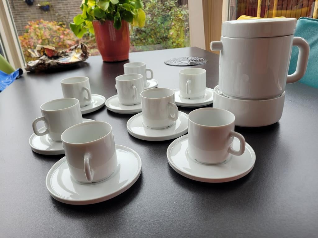 Friesland 8 kop en schotel +theepot met warmhoudonderstel, Nieuw, Ophalen of Verzenden, Overige stijlen, Kop(pen) en/of Schotel(s)