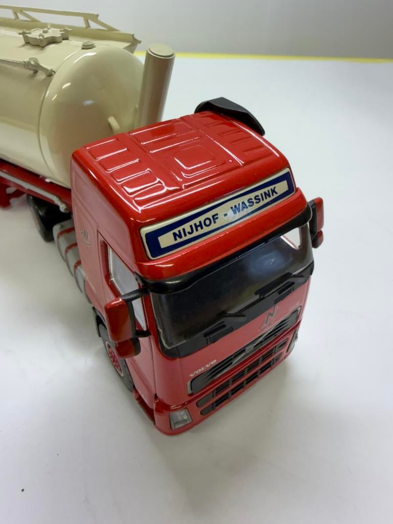 Vrachtwagen miniaturen Volvo FH2 Nijhof Wassink 1:50, Ophalen of Verzenden, Zo goed als nieuw, Bus of Vrachtwagen