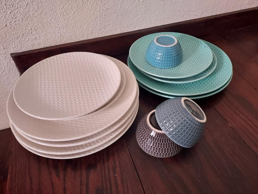 Inari borden wit en aquagroen, Huis en Inrichting, Ophalen, Zo goed als nieuw, Bord(en), Effen