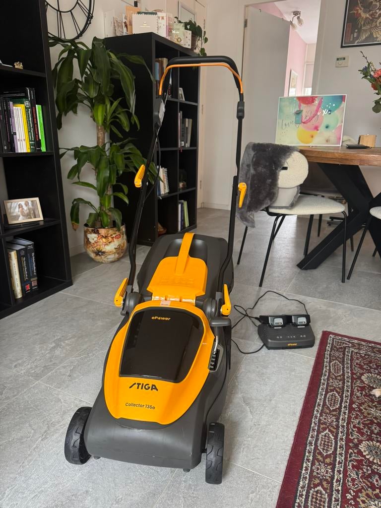 Grasmaaier - Stiga Collector 136e ePower, Ophalen, Zo goed als nieuw