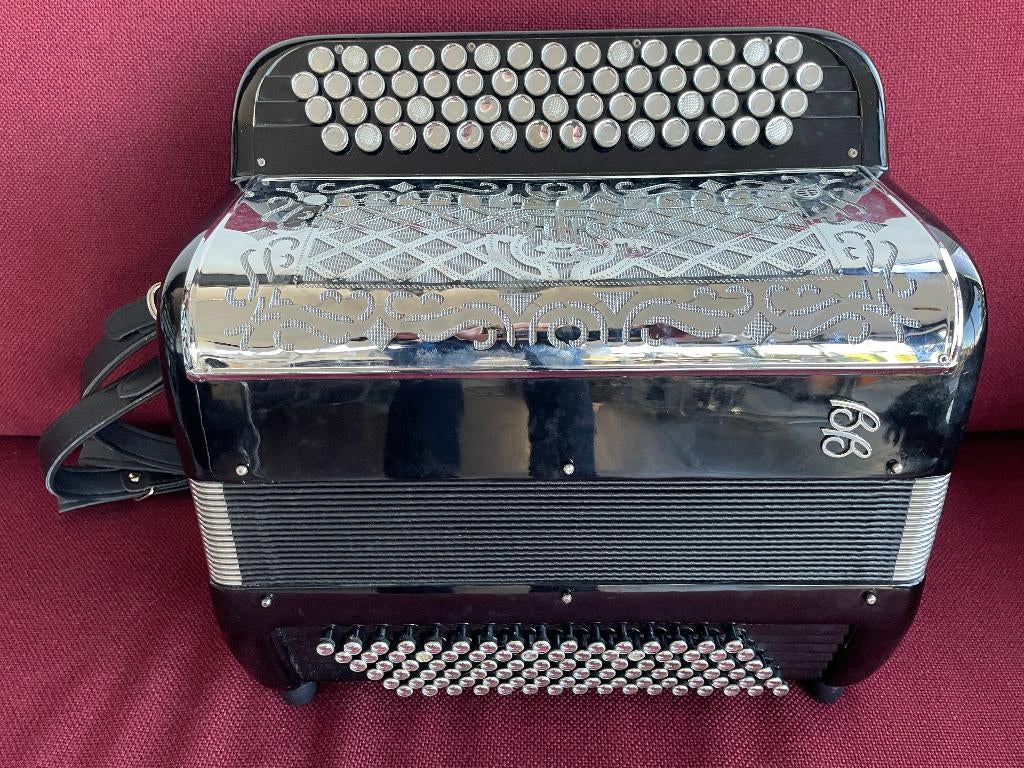 Italiaanse Ballone Burini knopaccordeon . B-griff. 96 bas ., Muziek en Instrumenten, Overige merken, Met koffer, Ophalen of Verzenden