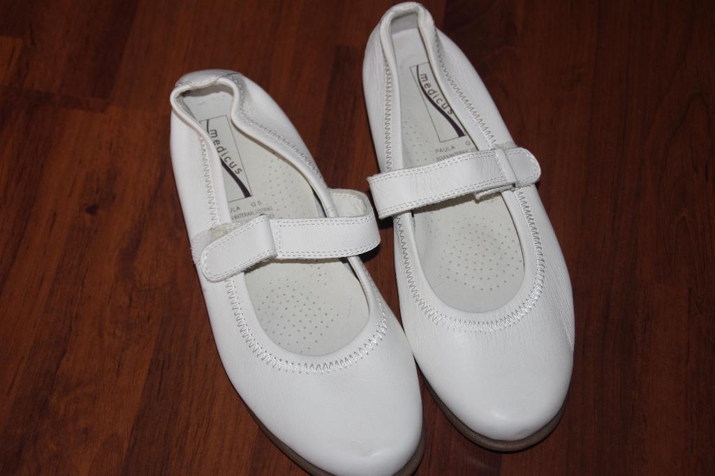 schoenen wit medicus z.g.a.n, Ophalen of Verzenden, Zo goed als nieuw, Wit, Overige typen